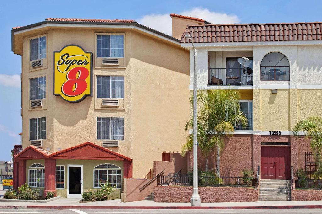 Super 8 By Wyndham Sonora Motel Екстериор снимка