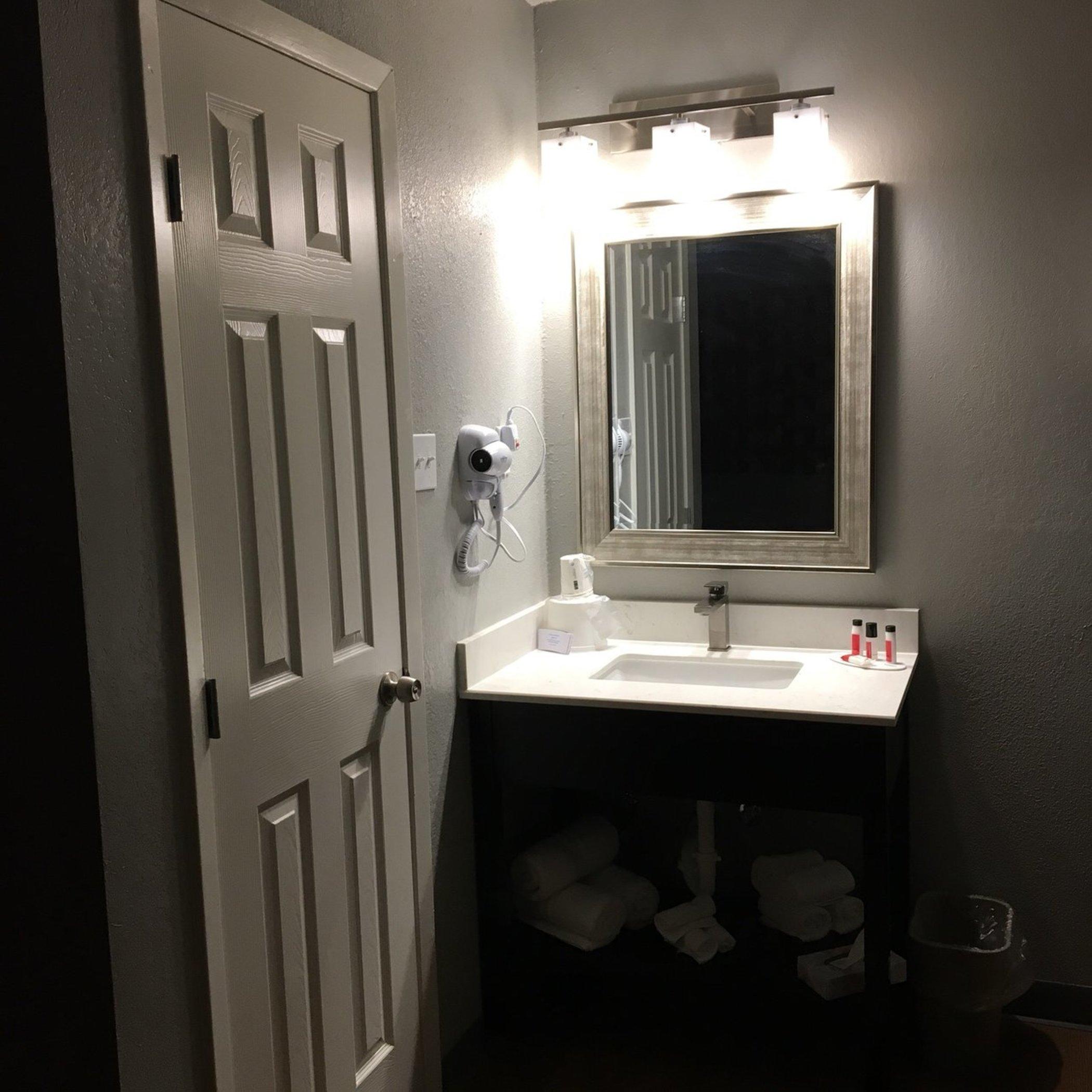 Super 8 By Wyndham Sonora Motel Екстериор снимка