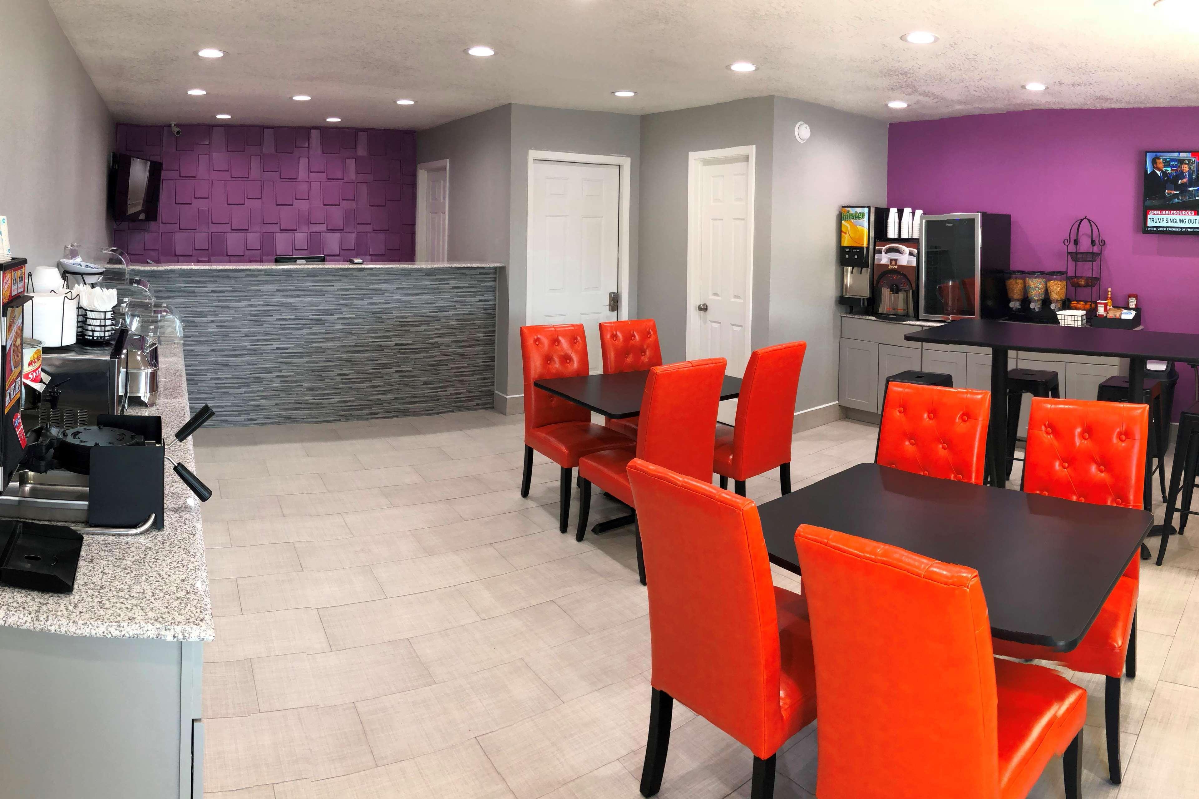 Super 8 By Wyndham Sonora Motel Екстериор снимка