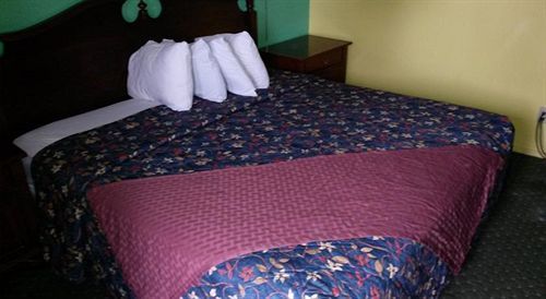 Super 8 By Wyndham Sonora Motel Екстериор снимка