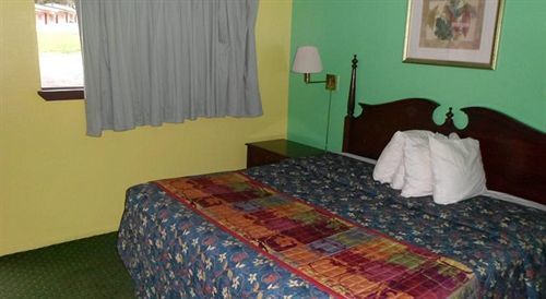 Super 8 By Wyndham Sonora Motel Екстериор снимка