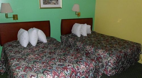 Super 8 By Wyndham Sonora Motel Екстериор снимка