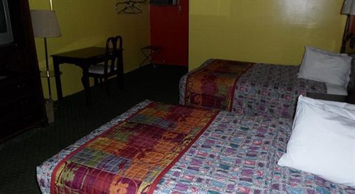 Super 8 By Wyndham Sonora Motel Екстериор снимка