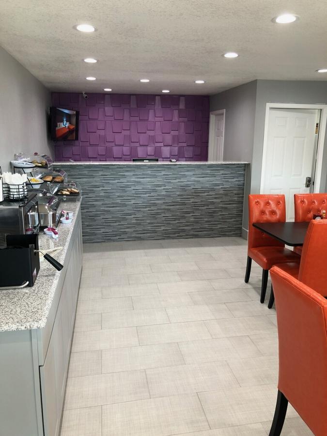 Super 8 By Wyndham Sonora Motel Екстериор снимка