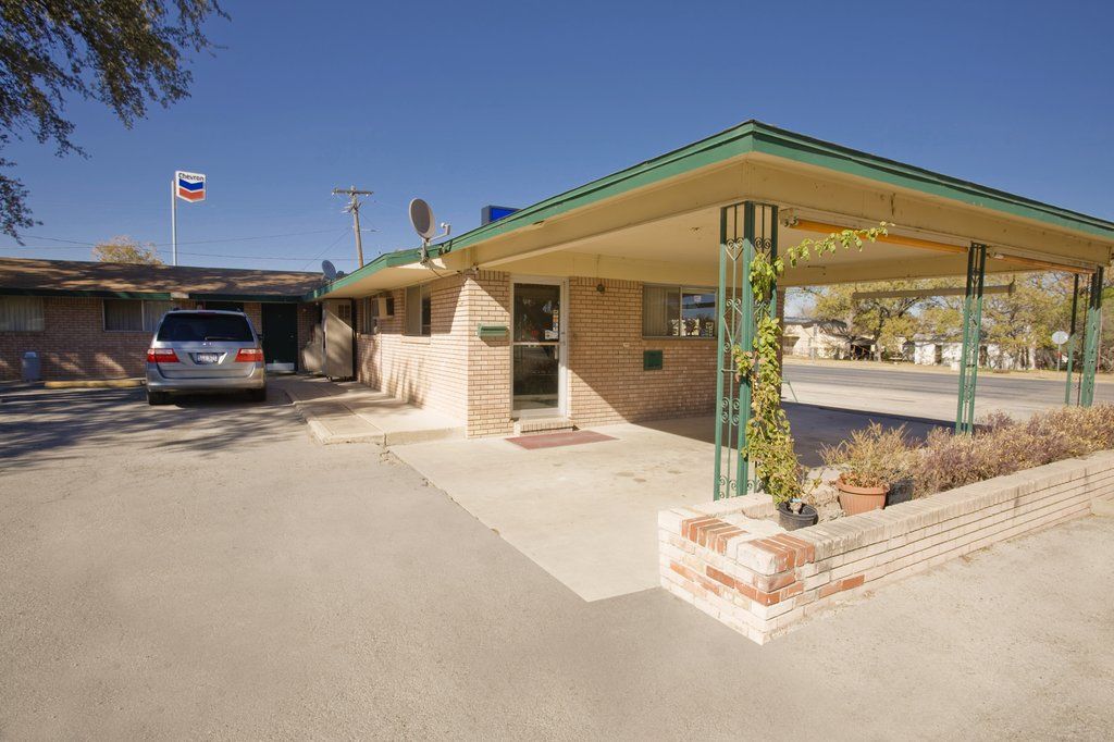 Super 8 By Wyndham Sonora Motel Екстериор снимка