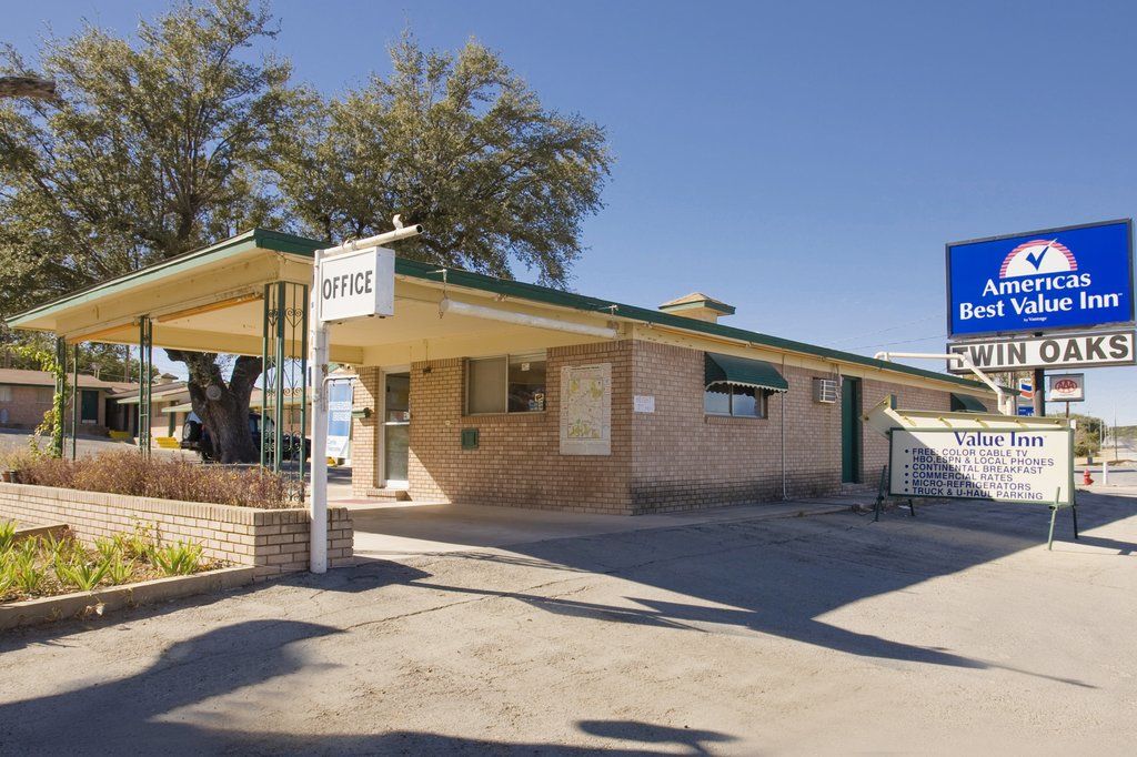 Super 8 By Wyndham Sonora Motel Екстериор снимка