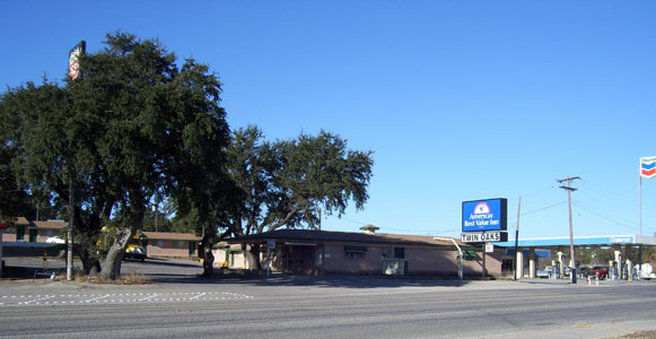 Super 8 By Wyndham Sonora Motel Екстериор снимка